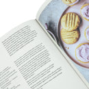 Small Batch Bakes: Baking cakes, cookies, bars and buns for one to six people (Edd Kimber Baking Titles)